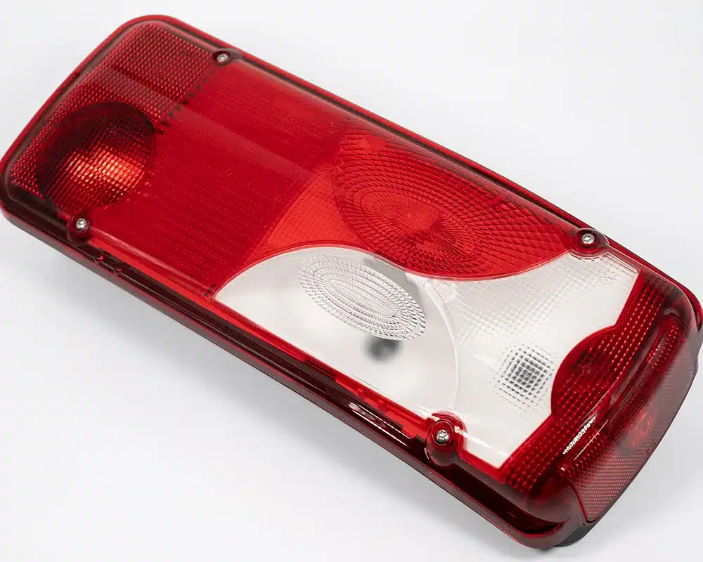 fanali-di-ricambio-per-mezzi-industriali-parma