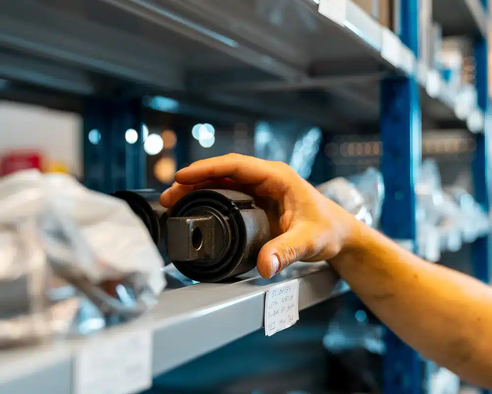 magazzino-strutturato-per-ricambi-meccanici-a-parma